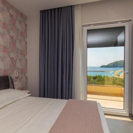 Corallo Rooms Himare Esterno foto