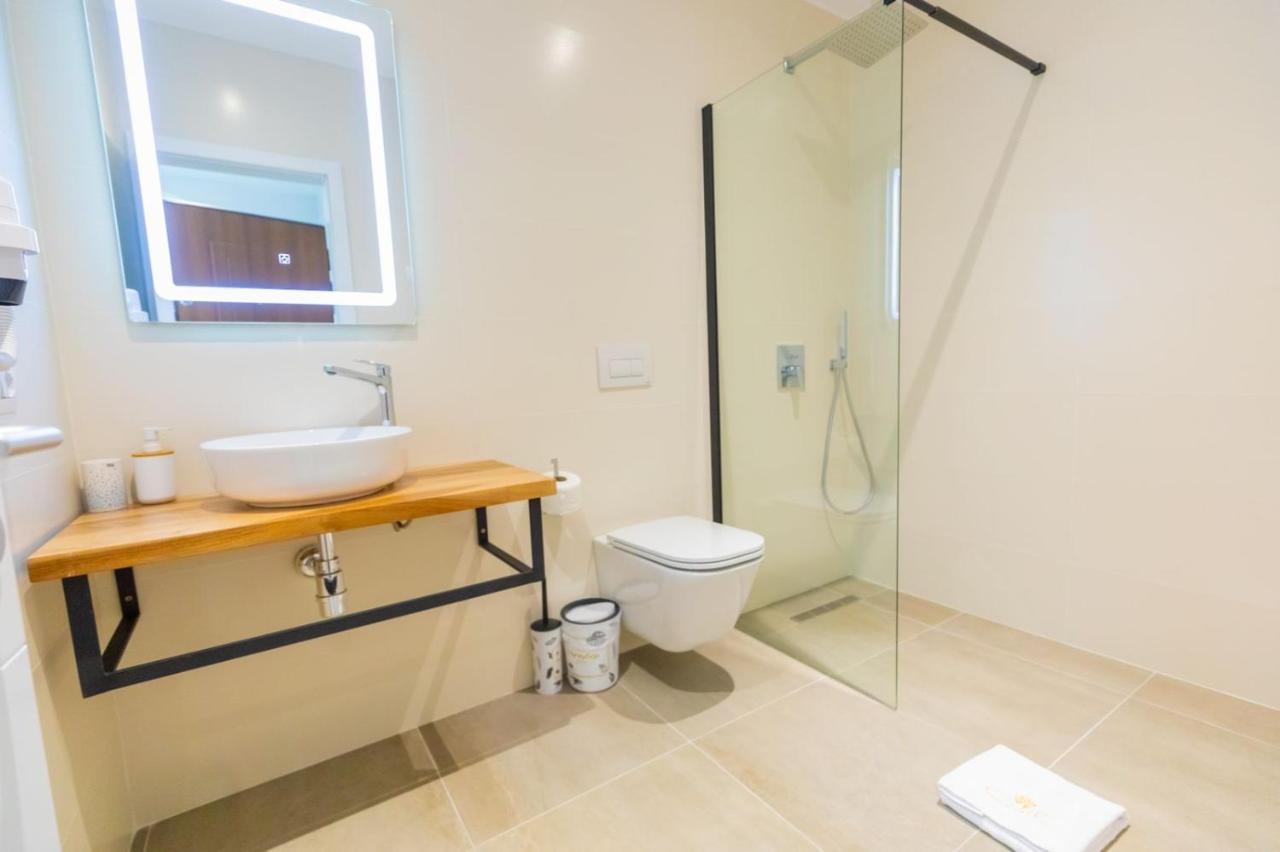 Corallo Rooms Himare Esterno foto