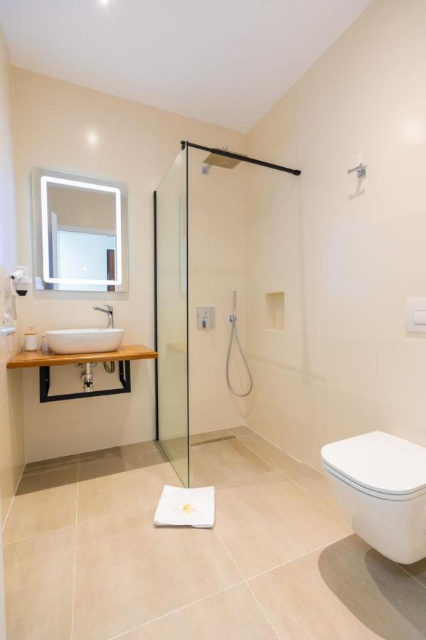 Corallo Rooms Himare Esterno foto